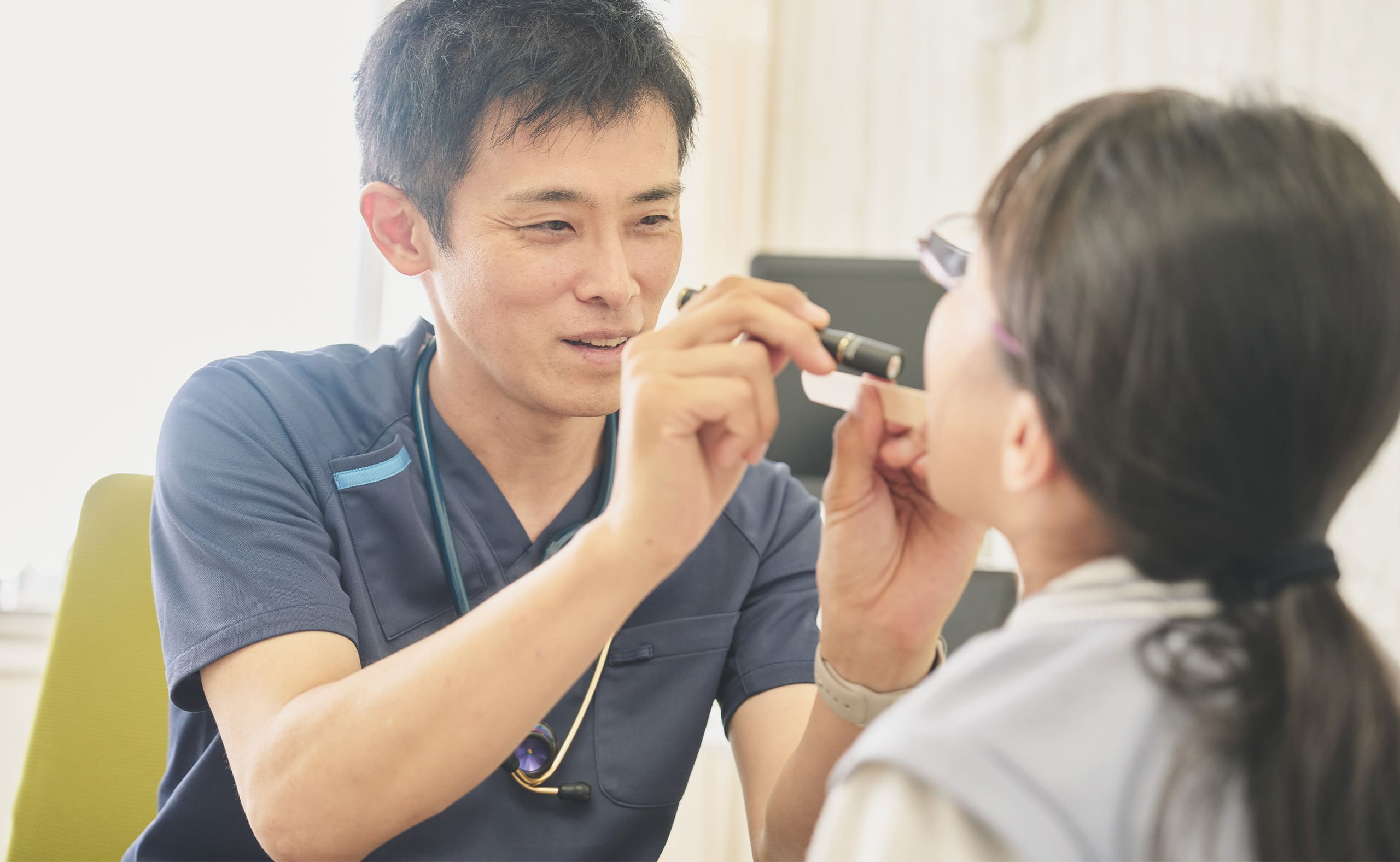 道徳くすのきこどもクリニック 診察中